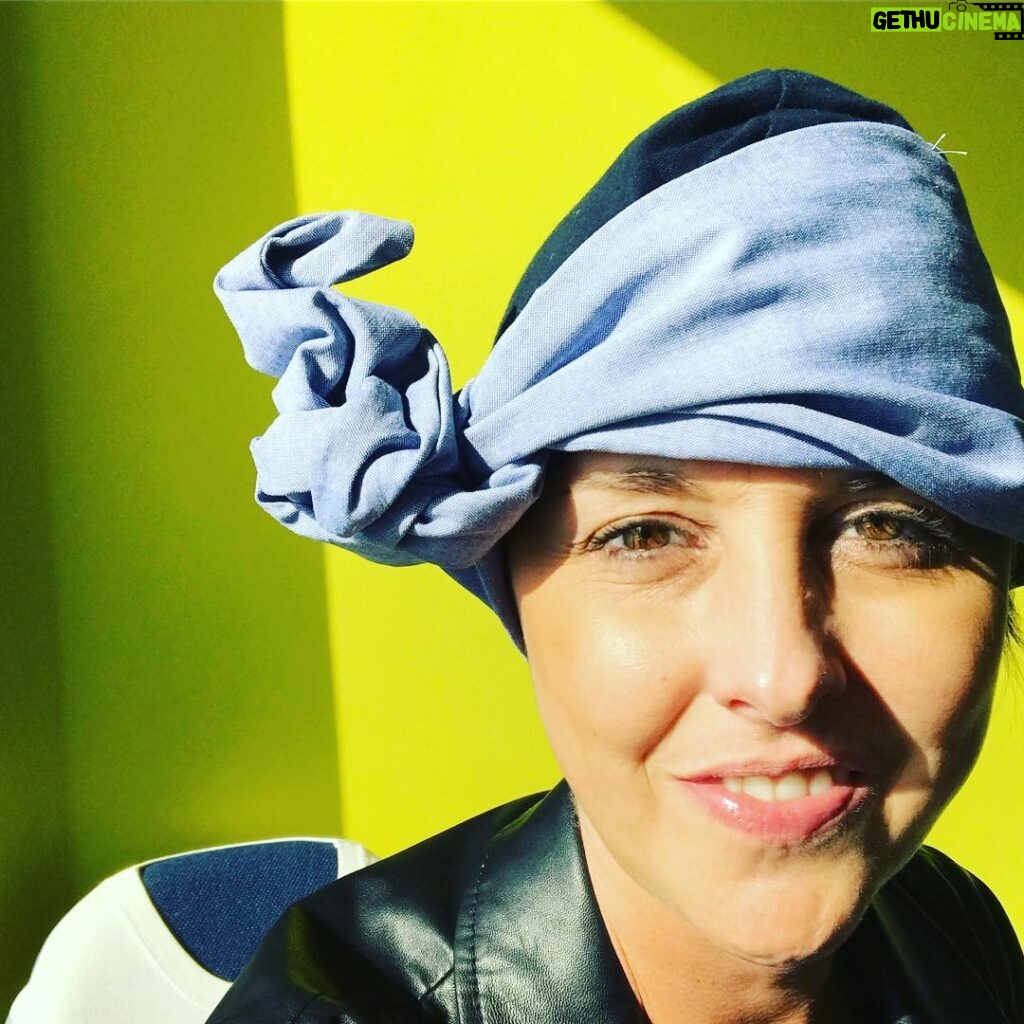 Nadia Toffa Instagram - In ufficio col sole in faccia #chegioia #redazione #leiene Stasera serata tra donne #voi che fate? Cologno Monzese, Italy