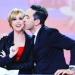 Nadia Toffa Instagram - #buonagiornata #buonlavoro 😘 #imieiamici de #leiene 😎#chebellotornareindiretta #grandiemozioni Mi sono svegliata con questa frase di Coelho “Ogni giorno è diverso dall’altro, ogni alba porta con sè il suo speciale miracolo, il suo istante magico (...)” Buona vita anche oggi allora! ♥️