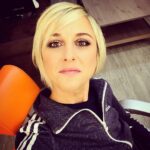 Nadia Toffa Instagram – Che faccia!!!!!! 😂😬 Manca poco alla diretta de #leiene #viaspetto #tantiservizi #studio5 #ilbellodelladiretta