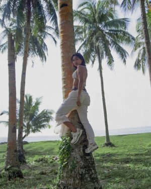 Nadine Lustre Instagram - vomero in the tropics
@nikesportswear #TeamNike