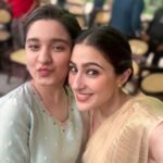 Naisha Khanna Instagram - @saraalikhan95 sweetest 🤍😽 #shoot #movie Thanks @official.jyotteebajaj