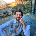 Nakuul Mehta Instagram - Last few days reeked of tranquility and joy with equal sides of jam, gajjar ka halwa, offspring’s obsession with monkeys, butter wala toast, company of close friends, coffee, winter sun, generous hosts, decent cognac, a good book, warm hugs and hope ☀️ Also, at what point in the calendar does one stop wishing each other, Happy New Years, eh? Never mind. May love and joy be your amigos ❤️