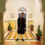 Nakuul Mehta Instagram - The weekend was spent celebrating the union of two of the most joyous, drunk in love and the warmest people we may know off.. Kashu & Akshat ❤️ It ran without a schedule, with lots of impromptu dancing, happy tears, so much heart and to our utter disappointment the exception of that generic mausi/tayaa ji present in every wedding complaining about the younger generation! There are great days, there are beautiful ones and then there are days which promise to stay with you for a very long time. Watching the both of you celebrate each other and revel in the company of your closest will remain one of the happiest memories. Eternal happyness @kashmira_irani & @captain_akshat ❤️ . . Also, special love to @malvikatalwar for @yeh_lehenga_nahi_mehenga waali sherwani 🤙🏼