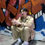 Nam Yoon-su Instagram – 크록스의 새로운 에코 컬렉션과 함께 나만의 힙한 캠퍼스 룩으로 활기찬 신학기 시작해봐요 🙌 #광고 #크록스 #지비츠 #crocs @crocskorea