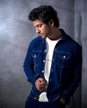 Namish Taneja Instagram - You'll have good days, bad days, overwhelming days, too tired days, “I'm awesome” days, “I can't go on” days, and every day you'll still show up. 
.
.
.
.
.
.
.
Styling : @shalu_jaiswani 
👨‍🎨- @makeup_artist_dipak_nayak_ 
💇‍♂️- @hmu_by_rb 
Outfit - @raddesignerstudios 
Tshirt - @__wakeyourdreams__ 

#allbecauseofmyfans #namishtaneja