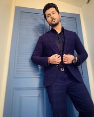 Namish Taneja Instagram - 10000rs wallet but empty 
500rs wallet but 9500rs inside.
The goal isn't to look rich.
It's to be rich. 
.
.
.
.
#allbecauseofmyfans