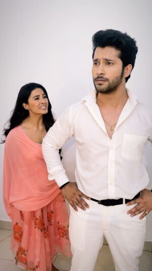 Namish Taneja Instagram - Mene intazar kiya tha 🥹 

Shot by : @shrenuparikhofficial 
SA -  @_ichiragkapoor._ 
 
#trendingreels #viralvideos #funnyvideos #maitree #zeetv #zee5 #instareels