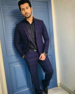 Namish Taneja Instagram - 10000rs wallet but empty 
500rs wallet but 9500rs inside.
The goal isn't to look rich.
It's to be rich. 
.
.
.
.
#allbecauseofmyfans