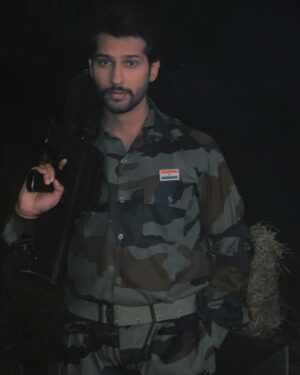 Namish Taneja Instagram - Happy republic day 
Let’s salute the flag 🇮🇳 of our nation and pray for its glory.
.
.
.
.
#indianarmy 
#happyrepublicday🇮🇳 
#allbecauseofmyfans