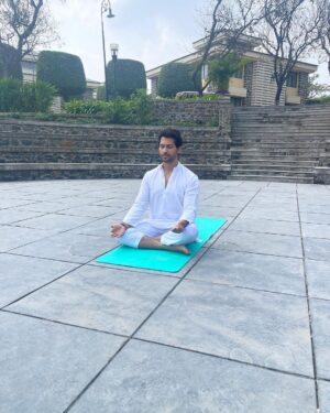 Namish Taneja Instagram - To breathe, or not to breathe: that is the question. 😉

.
.
.
.
@fazlaninaturesnest 
#allbecauseofmyfans