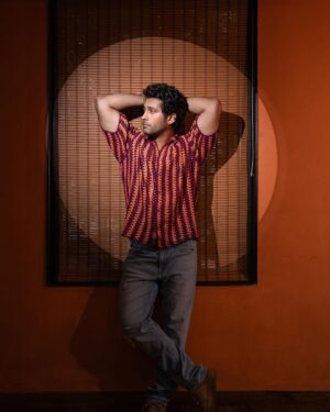 Namish Taneja Instagram - Sway 🧡
.
.
.
.
.
📸 @deepak_das_photography @kakali_das_photography 
Styling : @shalu_jaiswani 
🖌 @makeup_artist_dipak_nayak_ 
Hair: @hmu_by_rb 

#NamishTaneja
#allbecauseofmyfans