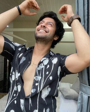 Namish Taneja Instagram - Be the reason someone smiles. Be the reason someone feels loved and believes in the goodness in people.
@ekostay 
#dontworrybehappy 😍🕊
#allbecauseofmyfans
📸 @prasaadpardeeshi_10