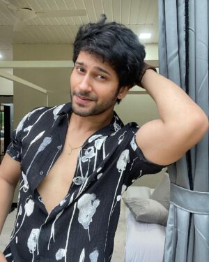 Namish Taneja Instagram - Be the reason someone smiles. Be the reason someone feels loved and believes in the goodness in people.
@ekostay 
#dontworrybehappy 😍🕊
#allbecauseofmyfans
📸 @prasaadpardeeshi_10