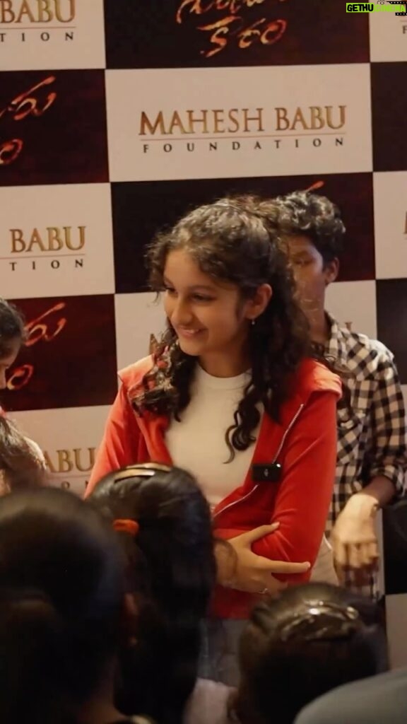 Namrata Shirodkar Instagram - It’s a house-full of radiant smiles!! 😍 It gives us immense joy in celebrating our SuperStar @urstrulymahesh ‘s latest flick #GunturKaaram with these Wonderful Children from Cheers Foundation at @amb_cinemas . Special thanks to our princess @sitaraghattamaneni for taking this initiative ♥️