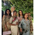 Namrata Shirodkar Instagram - An evening filled with art and glamour, with some lovely Hyderabadi food. Can't get better than this! Another @pinkyreddyofficial special evening! 😎😎 @shaina_nc it was lovely seeing you after so many years !! 🥰🥰🥰