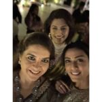 Namrata Shirodkar Instagram - An evening filled with art and glamour, with some lovely Hyderabadi food. Can't get better than this! Another @pinkyreddyofficial special evening! 😎😎 @shaina_nc it was lovely seeing you after so many years !! 🥰🥰🥰