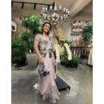 Namrata Shirodkar Instagram - A fabulous new collection by @gazalguptacouture ✨ Had a wonderful time with some nice Delhi gupshup! @pinkyreddyofficial @archiemirchi @bobbykandhari @gazalgglove Jewellery: @irasvafinejewellery