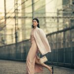 Nana Eikura Instagram - @tods Photo：Shunya Arai @yard_tokyo Styling： @miyuki_blue Hair： @kenichiforsenseofhumour Make-up： @rikamatsui26 Male model： @wamo.r Text&Edit： @kanako.uchida GINZA 5月号掲載