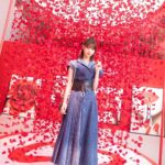 Nanase Nishino Instagram - ROUGE DIOR CARE へ遊びに行って来ました。 100%自然由来のフラワーオイルが配合された、花の成分が入ったホイップクリームのようなルージュです。 Flower&Bakeのワークショップということで、ホイップ作りと、その上のお花の飾り付けをしました〜🧁🕺 #ルージュディオールウルトラリキッド #RougeDior