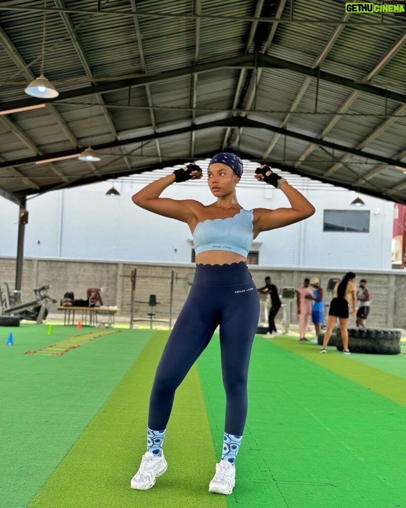Nancy Isime Instagram - Sweaty, FIT, Happy AF🥰 Swipe to Train like Nancy💪🏽 Shebi I warned you guys that when Chubby Bolanle exits and Fit Lean Nancy returns, una no go hear word again😂😂 Be prepared for back to back Fitness content🤪 Trainer: @kemenfitness
