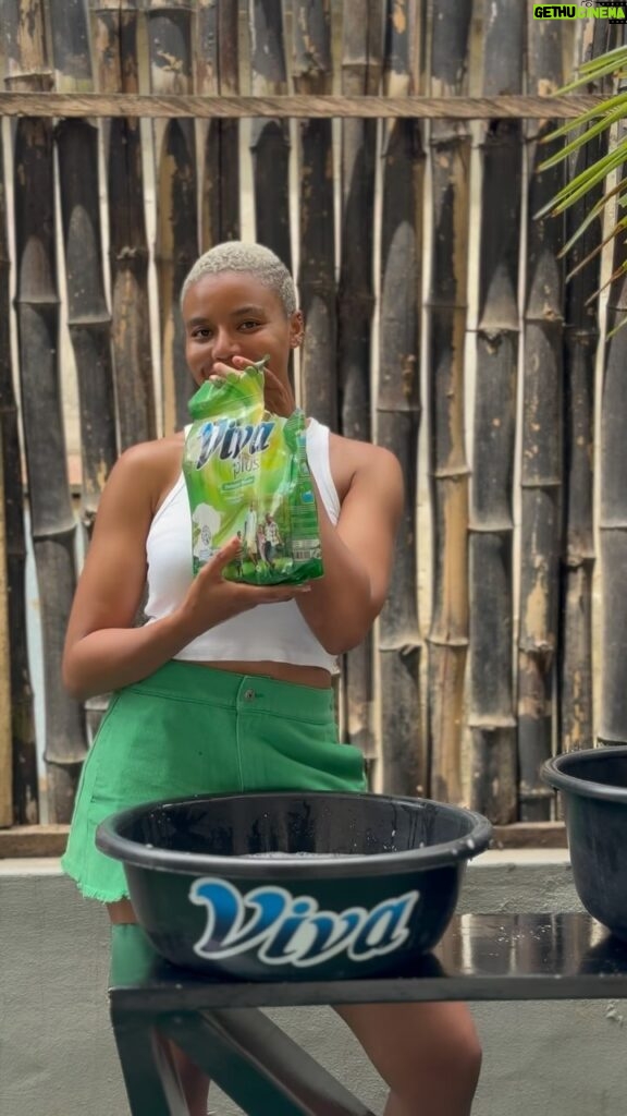 Nancy Isime Instagram - Hey Guys, Let’s gist while I do Laundry, Millennial Style😉😄 Gist me too, what’s the weirdest traveling experience you’ve ever had?💚 #ILoveMyVivaForever