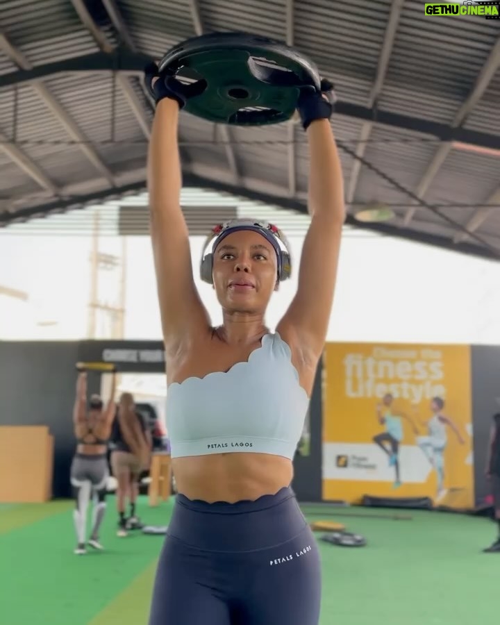 Nancy Isime Instagram - Sweaty, FIT, Happy AF🥰 Swipe to Train like Nancy💪🏽 Shebi I warned you guys that when Chubby Bolanle exits and Fit Lean Nancy returns, una no go hear word again😂😂 Be prepared for back to back Fitness content🤪 Trainer: @kemenfitness