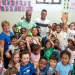 Nani Instagram - Feliz por poder trazer sorrisos a estas crianças da CAF / APAEPEL 1 e 2, na Amora, que tanto precisam! 🙌🏾😊 #moments #kids #school