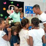 Nani Instagram - Feliz por poder trazer sorrisos a estas crianças da CAF / APAEPEL 1 e 2, na Amora, que tanto precisam! 🙌🏾😊 #moments #kids #school