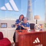 Naomi Watanabe Instagram - 日本vsドイツ カタールワールドカップに弾丸で試合観に行きました！ ミュージカル終わって即飛行機乗ったにょw 初めてのサッカー生観戦が歴史的な試合でまじぶち上がりました⚽️🔥 にわか中のにわかがこんな所にいていいのかしらって最初は緊張してたけど、途中から周りのドイツサポーター無視で喜びMAXだったにょw叫び過ぎて喉ぶっ壊れたにょw もう歌わないから叫びまくったw ユニフォーム着て街歩いてたら サウジアラビアサポーターが 「日本ぶちかませよ！頼むぞ！」とか ドイツサポーターが 「幸運を祈るよ！まあ負けないけどw」 とか楽しいコミュニケーションが取れて楽しかったw 会場では日本人サポーターもたっっくさんいて、まじで一丸になって歌唄ってめちゃ応援した！！！もちろんないろんな国の方が日本を応援しててさ、 チームっていいよなって泣きそうになった😭😭 今夜はコスタリカ戦！！ みんなでぶち上がってこ⚽️🇯🇵🇯🇵🇯🇵🇯🇵 ちなみに、ネロさんは大のサッカー好きで、横でずっとぶつぶつ喋ってたw 「今のオフサイドだろ！！💢」って100回叫んでたw楽しそうでよかったにょw #推しは三笘