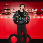 Naravit Lertratkosum Instagram - Coach launches ’Coach Holiday Pop Up‘ to celebrate the festive season at ICONSIAM. Catch sight of the Christmas tree and various photo corners set up by Coach to welcome visitors, providing a unique experience and creating an atmosphere of celebration to usher in the new year. #CoachHoliday #CoachNY #iconsiam