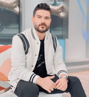 Nassif Zeytoun Instagram - من حلقة صدى الملاعب  مع الصديق الكبير و الراقي المحب و العزيز على قلبي ابو كرم الحبيب، كانت حلقة ممتعة جداً  بتشكرك من قلبي على الذوق 
و اللطف و رقي الملقى

 #ناصيف_زيتون #ناصيف_صدى_الملاعب #مصطفى_الاغا #صدى_الملاعب
@mbc1 
@natalieeldaccach 
@ounass 

#NassifZeytoun 💡