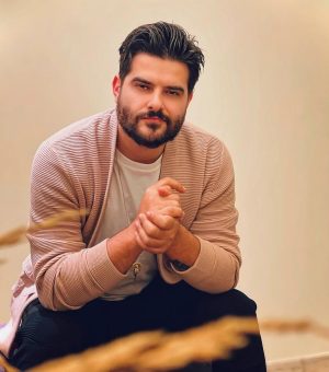 Nassif Zeytoun Instagram - THERE IS A VOICE THAT
DOESN'T USE WORDS.

#Listen #NassifZeytoun 💡