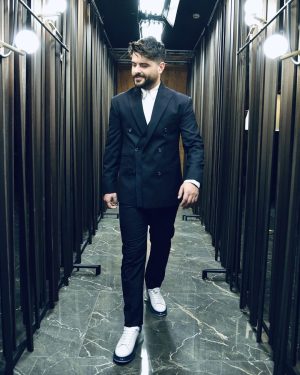 Nassif Zeytoun Instagram - هالحلقة كشفت قصص من حياتي كانت مخفية عن الأضواء.

بحب اشكر @mbc1 وفريق برنامج #اغاني_من_حياتي على الحلقة يلّي استمتعت خلالها جدّاً وبشكر كل موسيقي وعلى رأسهم  الاستاذ #ميشال_فاضل . 

انشالله على طول بقدّم الأفضل للجمهور الحبيب ❤️
#MBC1
#أغاني_من_حياتي 
#ناصيف_زيتون 
#NassifZeytoun 💡