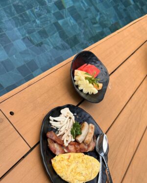Natachai Boonprasert Instagram - come take a bite