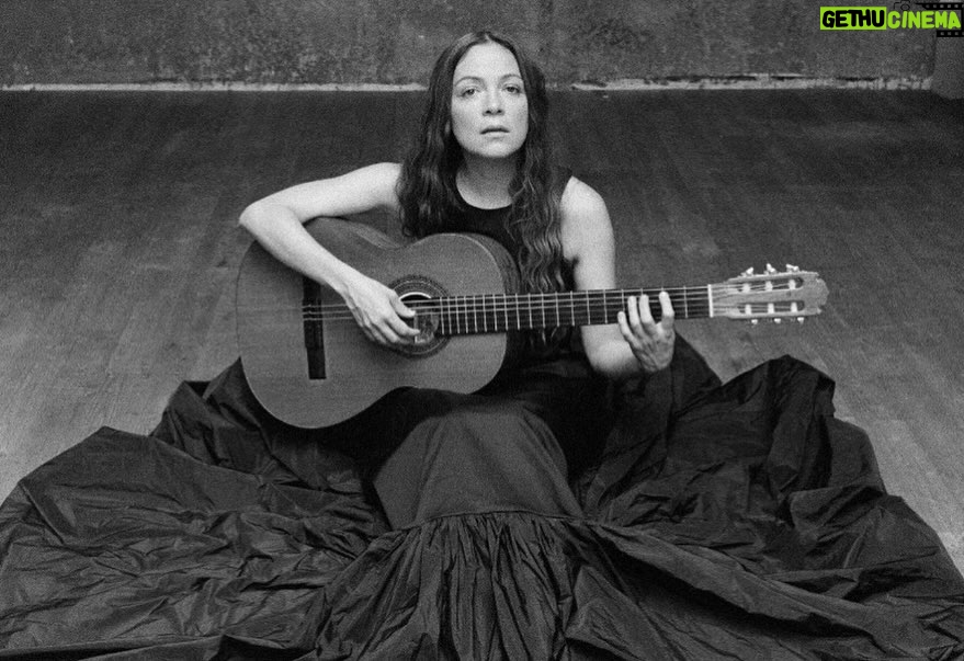 Natalia Lafourcade Instagram - It has been a wonderful musical journey, filled with learning and exploration. Thanks to the @recordingacademy #GRAMMYs 🙌 This album helped me to explore other creative places and possibilities that existed within my soul and my heart. And I remember writing these songs without imagining everything that would come. From the crack came a wonderful flower and a whole world with this album. I am grateful and happy to have shared this piece with incredible artists who came to enrich my world. I would love to relive each stage of this album again and leave a mark of how much it means in my life, in my path. I love knowing that now this album takes a new flight. 🕊 Thank you for welcoming it into your hearts. I would like to keep sharing the list of my creative family on this project. #detodaslasfloresnl I feel like it’s been a while since we started. Quiero agradecer a mi hermoso equipo de trabajo. A la parte del arte y fotografía detrás de este concepto. Especialmente a @soniasieff haciendo la portada y a @maureenme que estuvieron en momentos tan especiales. La lista después se hizo infinita. ♥️👀. CONCEPTO DE ARTE: Daniela Velasco y Natalia Lafourcade. MONTAJE DE ARTE: Daniela Velasco. FOTOGRAFÍA: @soniasieff y Maureen M. Evans. VESTUARIO: @maisonrabihkayrouz  VIDEO: Alessandra Zapata, Daniel Sedas, Juan Pablo López-Fonseca y Rocío Alcázar. Enriqueta Calderón y Kevin Lawrie: thank you for your support and so much work that we made together. I love you both. This album is a maestro! Gracias vida! SVP A&R: Charlie García SUBDIR A&R: Maité García and all my team at @sonymusicmexico 💋🫶