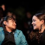 Natalia Lafourcade Instagram - Esta noche me tocó cantar en el @teletonmexicooficial esa hermosa canción del flaco de oro María Bonita de Agustín Lara con amor para México y para Acapulco. La tierra, nuestra madre naturaleza llegó con ese tremendo huracán que sorprendió y dejó sin casa a cientos de personas. Seguramente tomará mucho tiempo reconstruirse y siempre las tragedias son también la oportunidad para volver a empezar quizá desde un lugar más luminoso. Que la esperanza se mantenga de pie. La labor de todo el equipo del Teletón es inmensa ya desde hace mucho tiempo. Que sigan apoyando a cientos de familias niños y niñas en México. Les invito a donar. Lo que cada uno podamos aportar ayudará para llegar a la meta y más allá. Gracias vida por permitirme poner un granito de arena en esta enorme labor humana para nuestros hermanos y hermanas en este país. Le mando todo mi amor a Guerrero y a nuestro bello Acapulco ❤️ que vengan las flores #OrgullosamenteTercos #Teletón2023 #tambiénvaporacapulco Parque Bicentenario