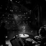Natalia Lafourcade Instagram - Nos encaminamos a nuestro siguiente destino. Gracias vida gracias mi gente linda. Una vez más se nos llenó la casa de amor y alegría. Dallas nos recibió para encender nuestro fuego de amor. Y llegamos de muchos lugares para compartir esa noche inolvidable. Nunca olvidaré cómo se apago todo y nuestras voces sonaron a un solo fluir. Una sola voz cantando la llorona. ❤️🙏🏼🌬🇺🇸🕊🇲🇽🍃 que orgullo y que enorme honor poder seguir interpretando esas músicas que tanto amo. Nos vamos ya para LA y continuamos este viaje maravilloso. Les amo #detodaslasfloresnl #detodaslasflorestour #fotografia @nainleon 🙏🏼 a volar @urieleschido @wilka_xalapa @raymundopl @jorgegamboabass @trumpetpino @emidorantes @lariruizvelasco. ¡VIVA LA MÚSICA!