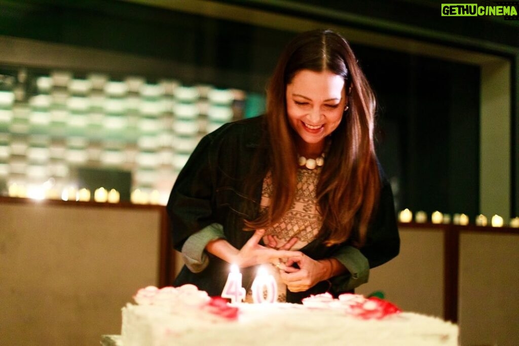 Natalia Lafourcade Instagram - Mi gente hermosa: Ha sido maravilloso encontrarnos en los estudios de @sonymusicstudiosmx para celebrar mis 40 años caminando esta vida. Cuarenta personas bellas que me acompañaron para cantar, comer rico ese pastel y compartir nuestros universos. Nunca lo olvidaré. Gracias a las personas que se registraron ya tenemos sus cuentas en nuestra base de datos en la página oficial y eso me permitirá tenerles más cerquita para compartirles futuras noticias. Les amo. Que venga más y más vida. 🧡🌻🌸🙏🏼 #fotografia @hpellerano 🙏🏼 CDMX