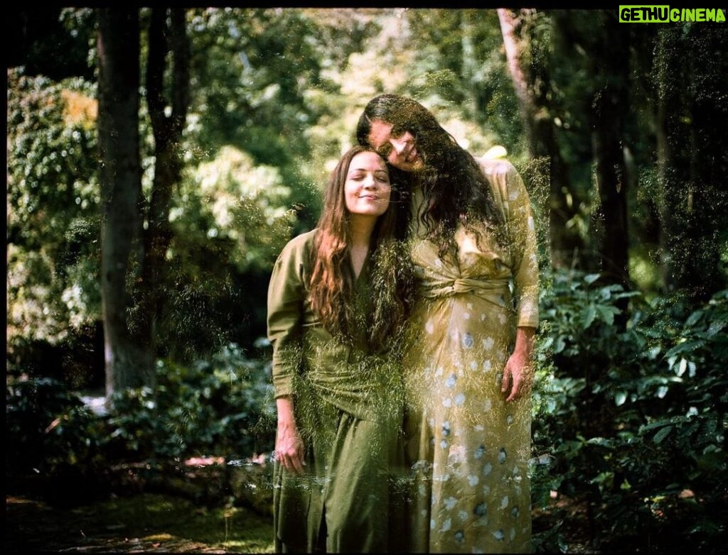 Natalia Lafourcade Instagram - Amiga hermosa hoy celebro tu vida y tu camino en esta vida. Eres un ángel en nuestras historias y momentos de andanza, una montaña llena de fuerza, gravedad, naturaleza abundante, vuelo de aves y luz de luna que nos abraza con el calor del sol en tu voz en cada canto amiga en cada risa y danza. Eres para mí una maestra una hermana y te amo. Hace un año me tocó celebrar a tu lado y hoy muy cerca de ti y a la distancia brindo por nuestra amistad. Gracias por ser parte de nuestras vidas. Te amamos Silvia, Veracruz te manda cariño y amor profundo. @silviaperezcruzzzzz ❤️🙏🏼🌻🙌 #fotografia @dealights