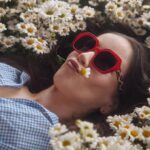 Natalia Oreiro Instagram - ⁣ Me quiere, no me quiere ⁣ Me quiero🌼🤓💛⁣ Nueva colección de gafas👓 @byranieri @lasoreirooficial @brunoilusorio @luligemelli @karinacamporinomkp @giachinomatias @veronica.bonomo @tomas_bergman @anteraestudio Любит, не любит? Я люблю себя 🌼🤓💛