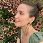 Natalia Oreiro Instagram - ⁣ Libres son los que piensan, no los que obedecen. Enseñar es enseñar a dudar. E.Galeano - Свободен тот, кто думает, а не тот, кто повинуется. Учить - значит учить сомневаться. Э. Галеано