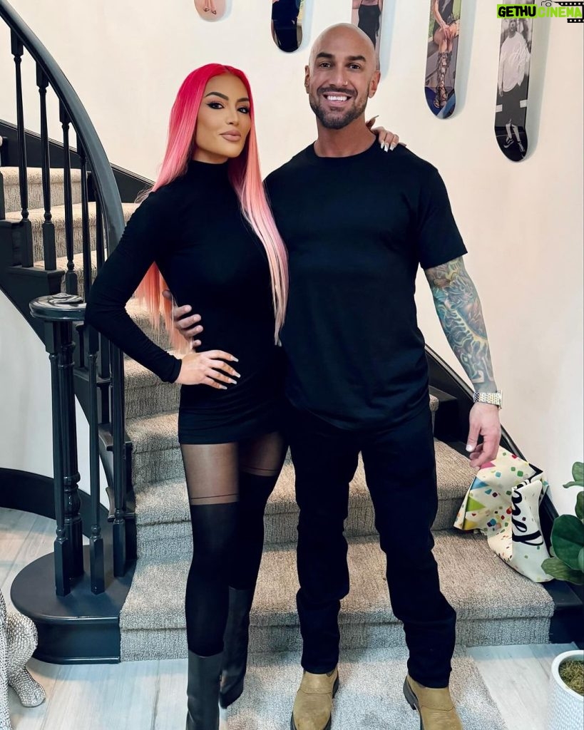 Natalie Eva Marie Instagram - Happy Happy Birthday to my better half 🙏🏽🩷@jonathan_coyle 🩷If I get married, I want to be very married. Audrey Hepburn - 🙏🏽When we do things half-heartedly we sabotage ourselves. Only when we give ourselves fully and completely to everything we do is when we can hope to achieve great things. Commitment and passion distinguish between an exciting life and a mediocre one, and the same is true for marriage and relationships. I thank God everyday for having me walk into that CrossFit Gym many moons ago! I love you and hope all your birthday wishes come true 😘 and that this is the best year yet! 🥳🥳 Bear and Boots✨👩‍❤️‍💋‍👨 The calm to my storm 🌪🙏🏽 I love you! #StartedWithAFollowNowWeHere 😜💁🏻‍♀️✨🥳