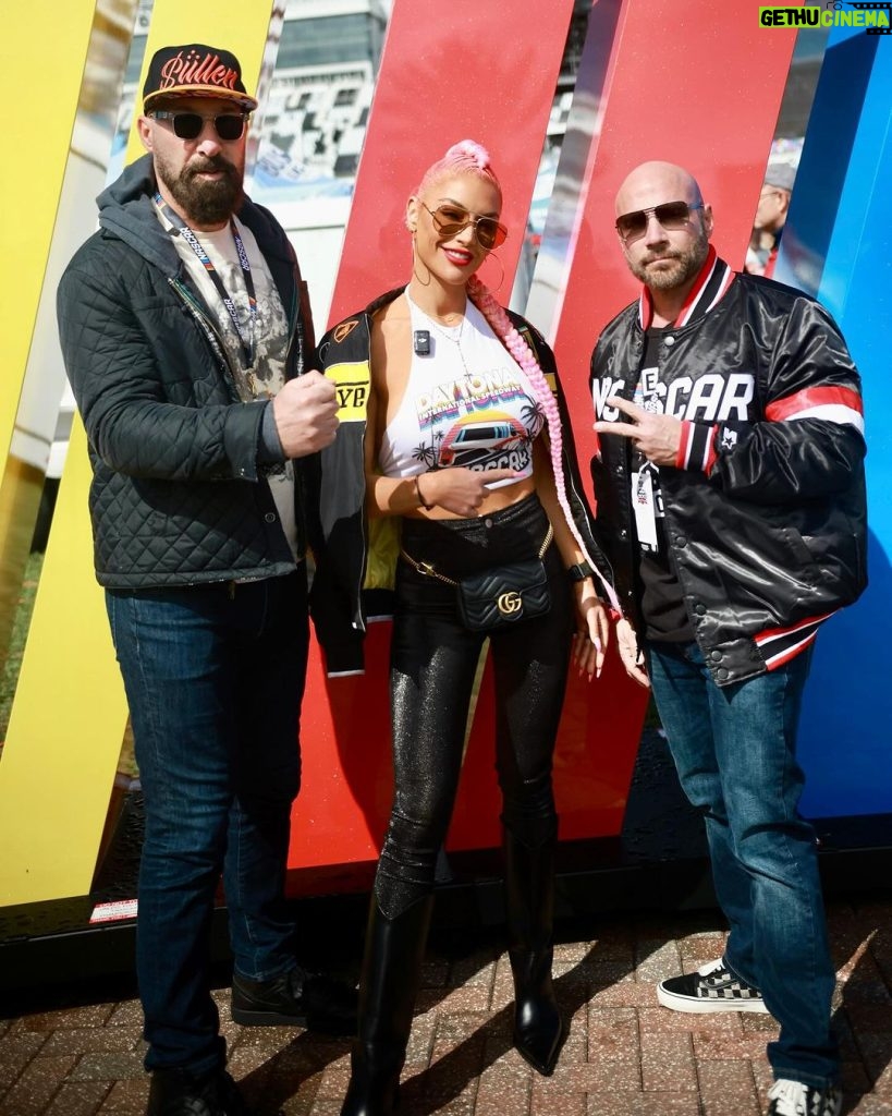 Natalie Eva Marie Instagram - 🏎️💨🏁 @thehopeaholics had the time of our lives attending our first @daytona 500 race! What an experience of a lifetime , the crowd, the adrenaline, the energy was everything and more than what I had imagined 🙏🏽! - Thank you again to @nascar and @amberbalcaen10 team for the incredible hospitality and having us out 🙏🏽🙌🏽🥰🏁 - #TheHopeAholics #Slaytona 💅🏽 #nascar #Daytona500 Daytona International Speedway
