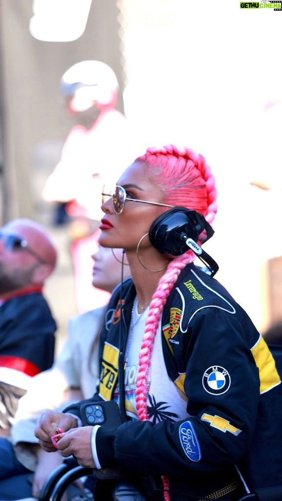 Natalie Eva Marie Instagram - First #Daytona500 in the books 🏎️ 💨 🏁🙌🏽 Such an incredible experience 😱 we had an absolute blast! Thank you to @nascar and @amberbalcaen10 for having us out @thehopeaholics 🙌🏽😘🙏🏽 - 🎥 @itsjonly - #Nascar #Daytona #TheHopeAholics Daytona International Speedway