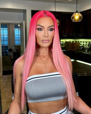 Natalie Eva Marie Instagram - You guys know I live for a good #glam moment 💫💁🏻‍♀️ 💄 
-
🩷Products used…

Prep: @elemis pro collagen cleansing balm.
Foundation: @armanibeauty 
Concealer: @hourglasscosmetics 
Setting powder: @lauramercier 
Eyes: @charlottetilbury super nudes easy palette. 
Lips @charlottetilbury
Lashes: @beautycreations.cosmetics 
Brows: @anastasiabeverlyhills in Carmel 
Powder Bronzer: @charlottetilbury in Tan
Cream Bronzer: @charlottetilbury
Blush: @patricktabeauty She’s that Girl
Setting spray: @onesize 
-
Extensions: @bellamihair
Tan: @isabelalysa
Outfit: @commense.official 
-
Glam by my compadres:

💄MUA: @makeupbyapollo 
💁🏻‍♀️Hair: @jasonhair 
👩🏻‍🎤Hair Color: @therachelani