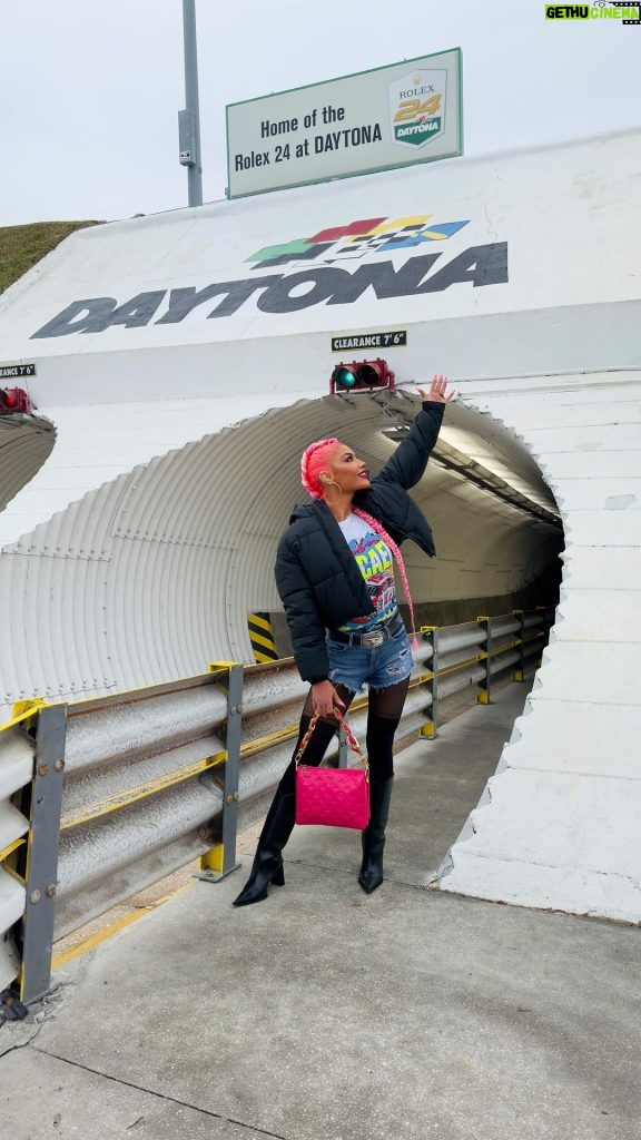 Natalie Eva Marie Instagram - Rain delayed day 2 of @daytona but we are locked in and ready for today 💨🏎️🏁 🎥 @itsjonly 🔥 LFG #SLAYTONA 💅🏽 #nascar #Daytona500 #TheHopeAholics