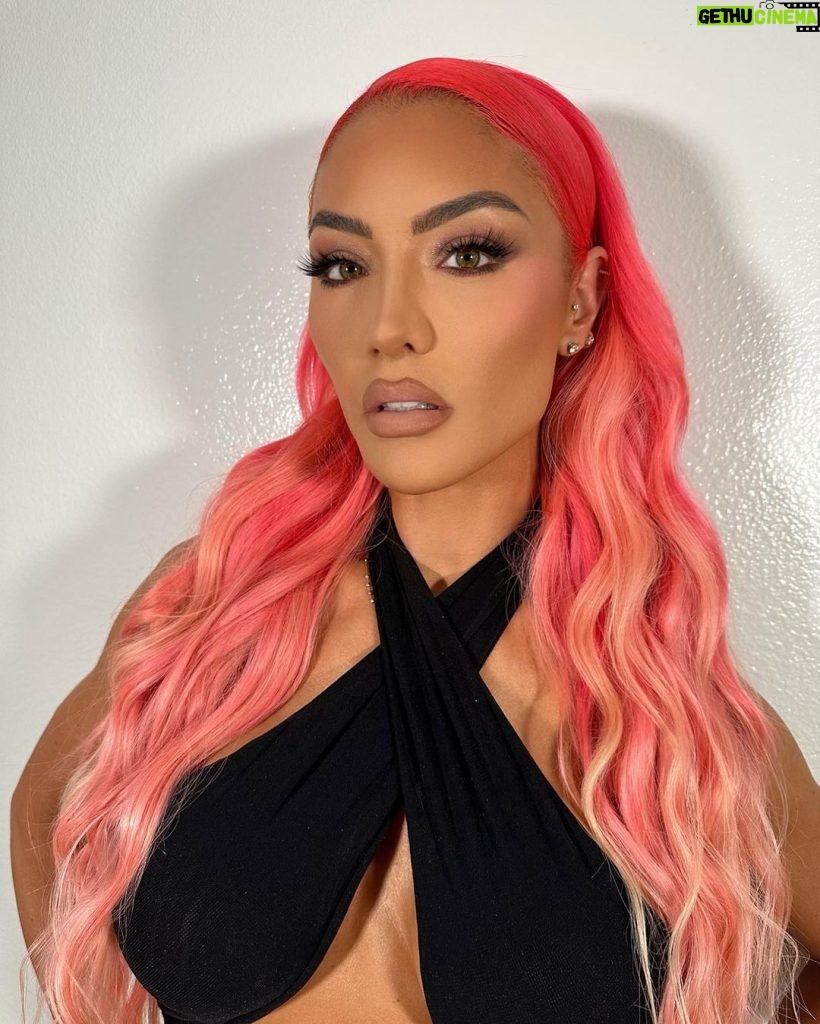 Natalie Eva Marie Instagram - 💕Love it when I get to link up with my boys for a little glam sesh✨💄 💫Makeup Details: Eyes: @makeupbymario Ethereal Palette Lashes: @rokaelbeautylashes @rokaelbeauty in Moon Gleam Brows: @onesize brow Kiki in soft brown Foundation: @armanibeauty luminous silk Setting powder #onesize in Sweet Honey Bronzer: @charlottetilbury in Tan Blush: @diorbeauty in Pink Lips: @beautycreations.cosmetics Nude X in “get into it” and “better off alone” in center 💄@makeupbyapollo 💁🏻‍♀️ @jasonhaiir