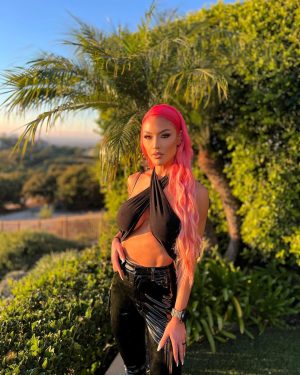 Natalie Eva Marie Instagram - The @thehopeaholics crew stepped out tonight for a little charity poker tournament. 🃏🃏

🧠 All proceeds tonight go towards funding future brain research FOCUSING ON REGENERATIVE MEDICINE AND BRAIN PRESERVATION. @aokifoundation @steveaoki 

#HealthIsWealth #BrainHealth