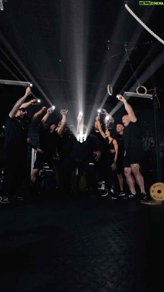Natalie Eva Marie Instagram - @reignbodyfuel team coming at ya 🔥 • #fitness #gym #reign #team #flashlight Orange County Convention Centre (OCCC)