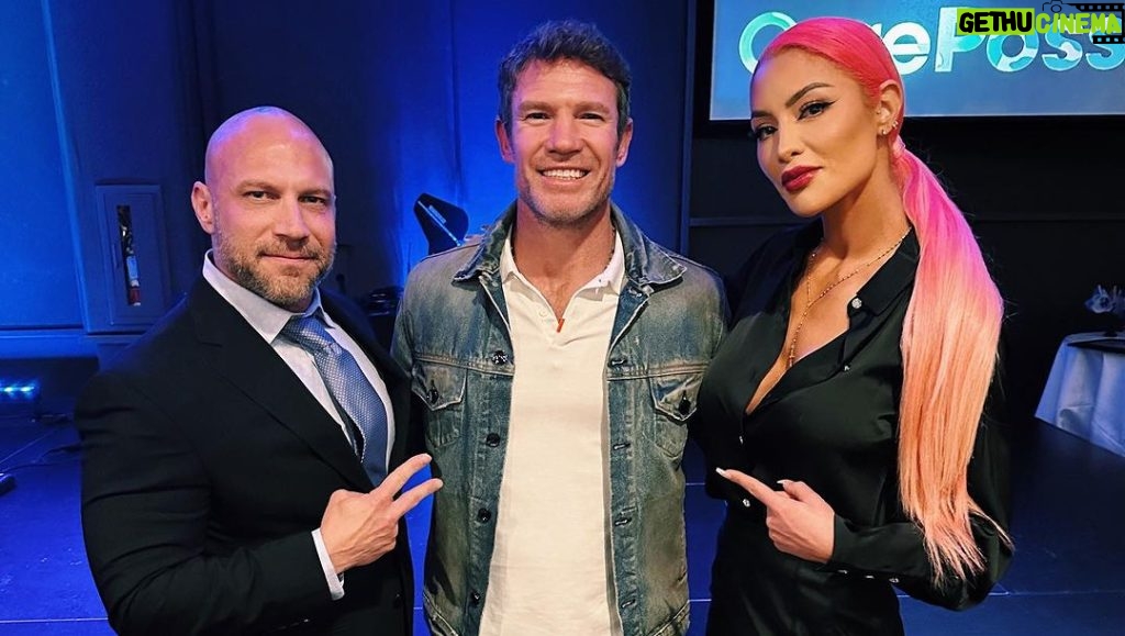 Natalie Eva Marie Instagram - 🙏🏽🇺🇸 @thehopeaholics stepped out this weekend in support of our Veterans 🇺🇸 , for Care Possibles 10th annual Salute to the Military charity event. Thank you to all our service men and women who have fought to give us our freedom, and to those currently serving🙏🏽 Grateful to all of you who have given so much to our country. 🇺🇸🙏🏽